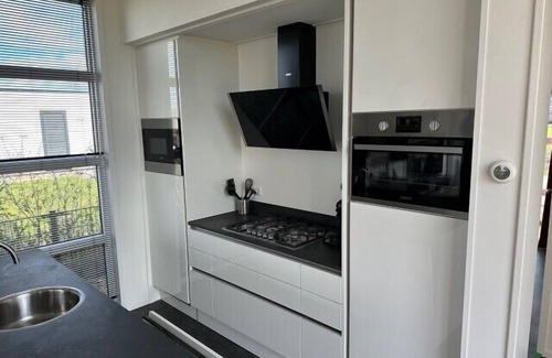 Doesburg House | Top modern chalet 'RiverLodge' with large garden on the IJssel