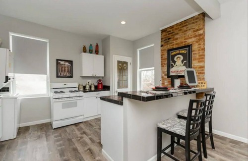 Soulard Apartment | Top of Geyer apartment
