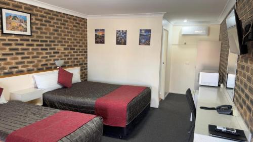 Inverell Hotel | Top of the Town Motel