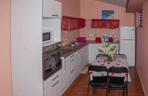 Fontaine de Moutte Apartment | Top of the Villa Air-conditioned with Wi-Fi close to all amenities