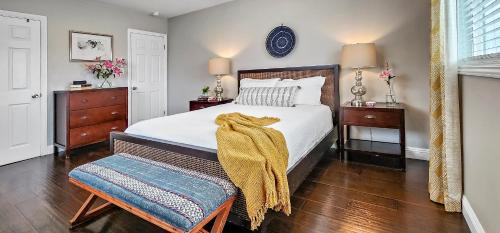 Washington Culver Apartment | Top Pick Walk to Restaurants, Shops & Near Beach CC C