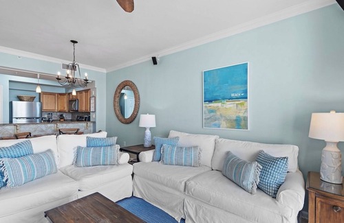 Miramar Beach Condo | 👍"Top-Rated! August Dates Discounted, Sleeps 6, 2 Kings + Free Beach Service⛱️