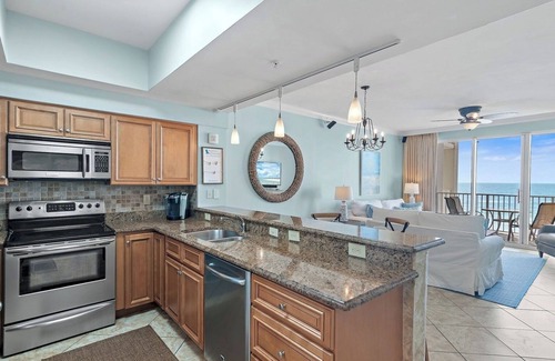 Miramar Beach Condo | 👍"Top-Rated! August Dates Discounted, Sleeps 6, 2 Kings + Free Beach Service⛱️