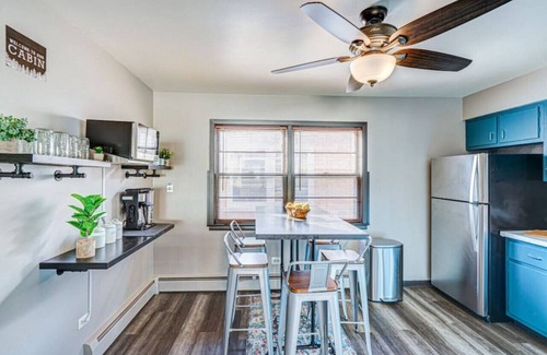 Elmwood Park Apartment | Top Rated Condo King Bed Safe Historic Location