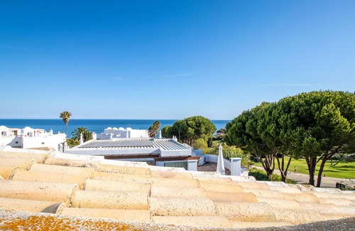 Alporchinhos House | Top renovated townhouse with pool and sea access
