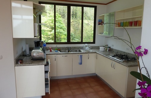 Canton Parrita House | Top ubication, a 30 min de playas hermosas y aventuras.