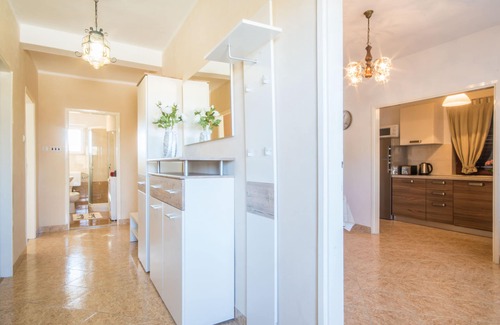 Tinjan Villa | Top vacation home with pool for 4+1