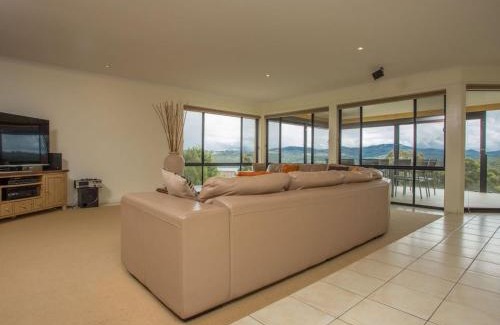 Merimbula House | Top Views on Lakewood