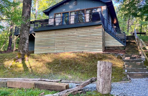Troutman Cottage | Top Water Perch- Lake Norman,Waterfront,Private Dock,Fire Pit,Kayaks,Sleeps 8