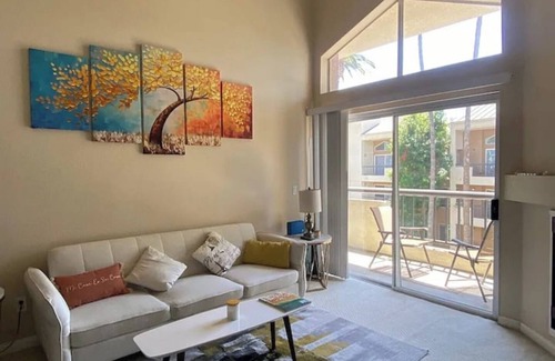 Warner Center Apartment | Topanga Luxe Loft