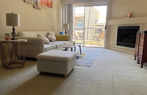 Warner Center Apartment | Topanga Luxe Loft