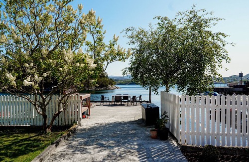 Godvik Villa | Topfloor apartment in historic villa - seaview