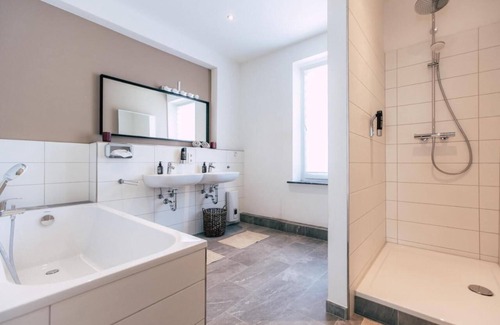 Sangerhausen Apartment | Topmodern - Ferienwohnung direkt am Rosarium