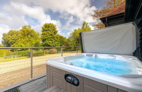 Halstead Villa | Toppesfield Vineyard luxury, contemporary villa - 2 adults