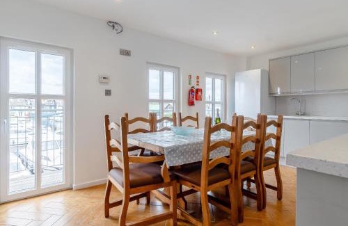 Hoveton House | Topsail-18150