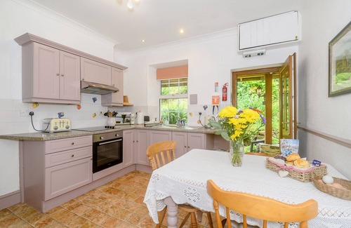 Okehampton Cottage | TOR VIEW @ FOURWINDS, pet friendly, with a garden in Okehampton