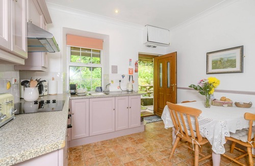 Okehampton Cottage | TOR VIEW @ FOURWINDS, pet friendly, with a garden in Okehampton
