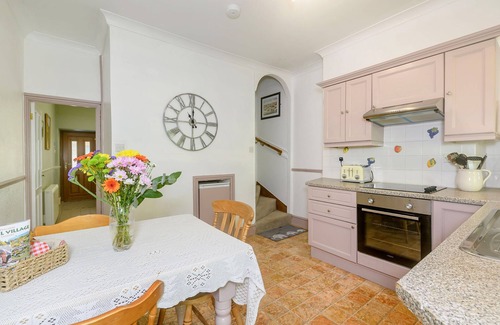 Okehampton Cottage | TOR VIEW @ FOURWINDS, pet friendly, with a garden in Okehampton