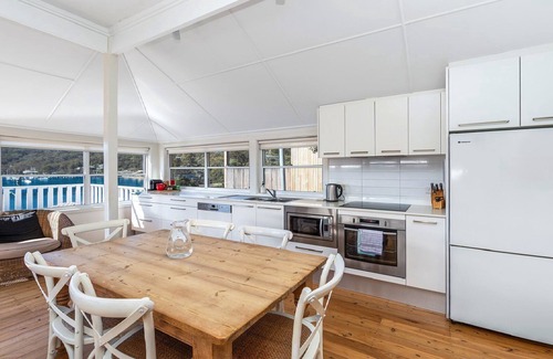 Hardys Bay House | 'Torcello:Waterfront on the Bay' by Accom Holidays