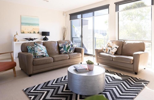 Torquay Villa | Torquay Golf Retreats - Pool, Beach, Tennis, Golf