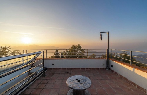 Pino Torinese Apartment | Torre di Montosolo, a refuge surrounded by greenery 10 km from the center of Turin