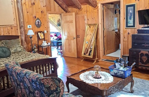 Mico Bed & Breakfast | TOTAL ECLIPSE AREA! Mico, TX