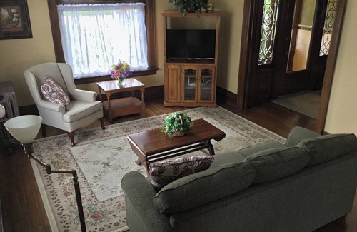 St. Marys House | Totally Restored Historic Home In Town
