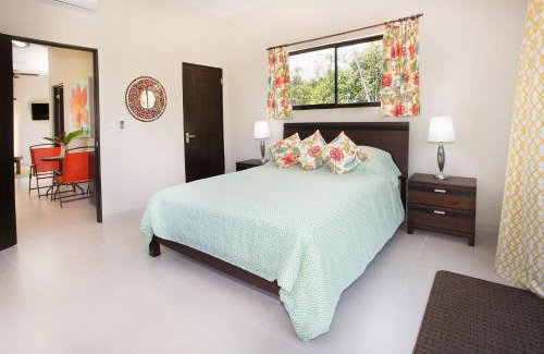 Parrita House | Toucan Villa Newer with WiFi & Pool - Digital Nomad Friendly