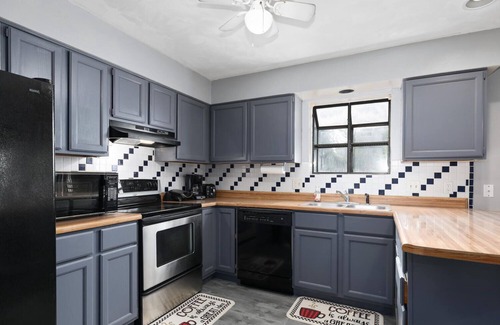 Collinsville House | Touch of Class 3-bedroom townhome in Belleville King Bedroom.