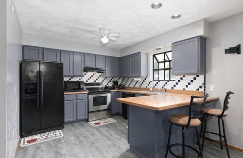 Collinsville House | Touch of Class 3-bedroom townhome in Belleville King Bedroom.