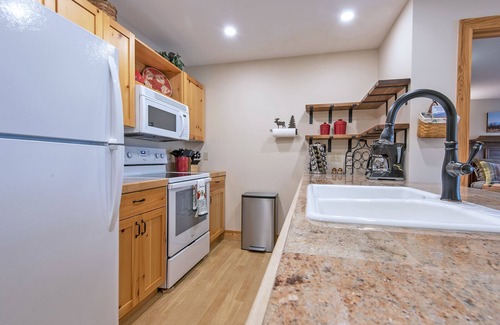 Driggs Condo | Tour Yellowstone&Grand Teton National Park! Explore Jackson Hole&Teton Valley,ID