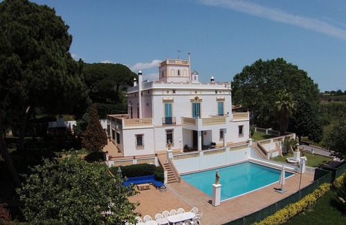 Arenys de Mar Villa | Tourist villa with a lot of personality and privacy. Pool, garden, barbecue