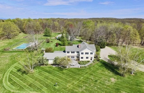 Wassaic House | Tower Hill - Hilltop Country Retreat with Panoramic Views