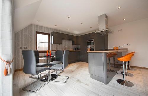 Torlundy Apartment | Tower Ridge Courtyard