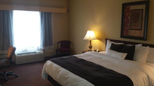 Quincy Hotel | Town & Country Inn and Suites
