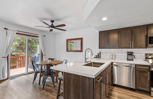 Flagstaff House | Town Home in the Pine Trees - Sleeps 5!