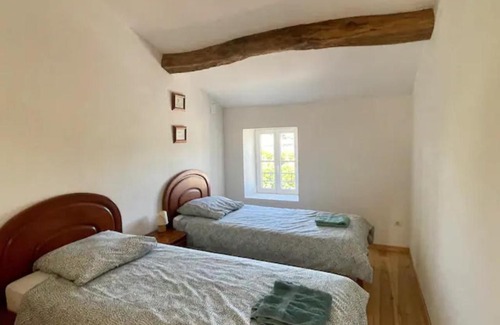 Aulnay House | Town house Aulnay, walk to bars/restaurants