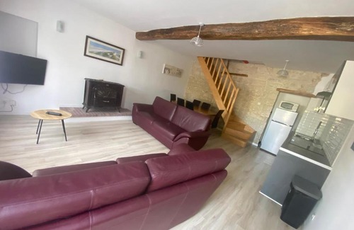 Aulnay House | Town house Aulnay, walk to bars/restaurants