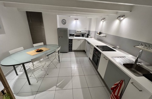 Quartier de la Porte-Saint-Denis Condo | Town house in Central Paris