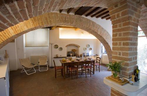 Todi House | Town House with Garden and Piano