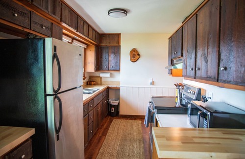 Wetmore House | Town Lake Hideaway: Golden Leaves & Crisp Air – Experience Fall at Town Lake!