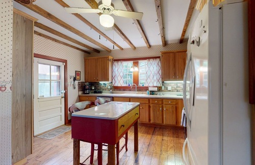 Historic District House | Town of Lewes spacious dog friendly house w/deck & enclosed yard