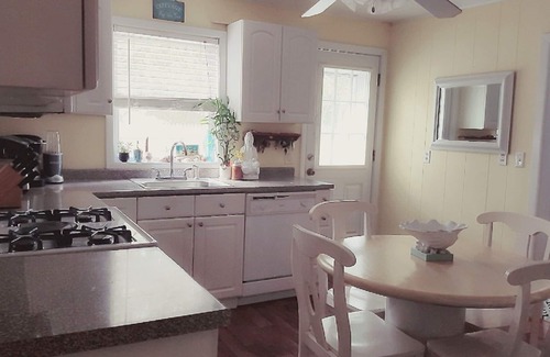 Bridgehampton Cottage | Town walking distance-Bridgehampton Cottage