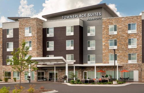Grafton Hotel | TownePlace Suites by Marriott Milwaukee Grafton
