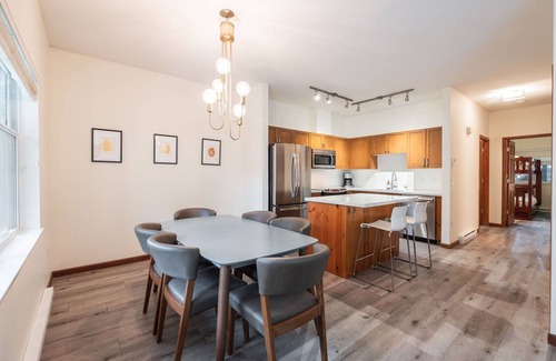 Blueberry Hill Condo | Townhome | BBQ | Private balcony | Cable TV