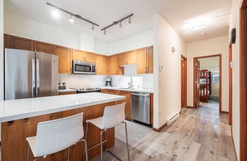 Blueberry Hill Condo | Townhome | BBQ | Private balcony | Cable TV