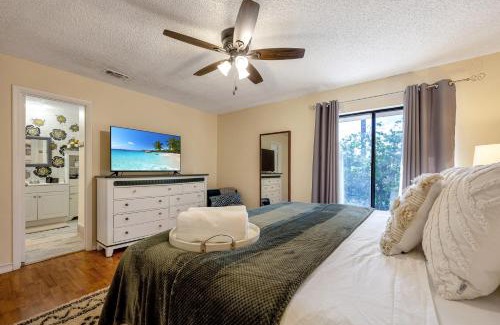 BallenIsles House | Townhome in PBG, king bed, pergola, BBQ & fire pit