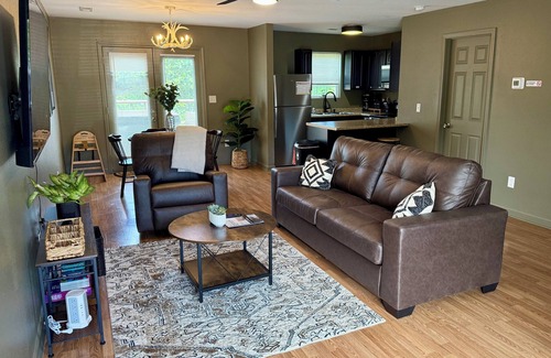 Sevierville House | Townhome kids&pet friendly,Hot Tub,acrade,close to Dollywood, August SPECIAL!