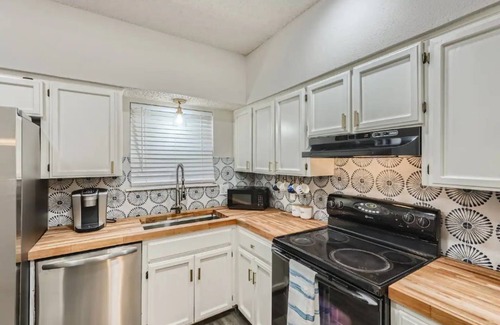 North San Antonio - SAT House | Townhome Medical Ctr/Six Flags/La Cantera/Rim