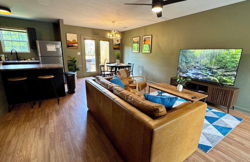 Sevierville House | Townhome near Dollywood w/Hot Tub June Promo